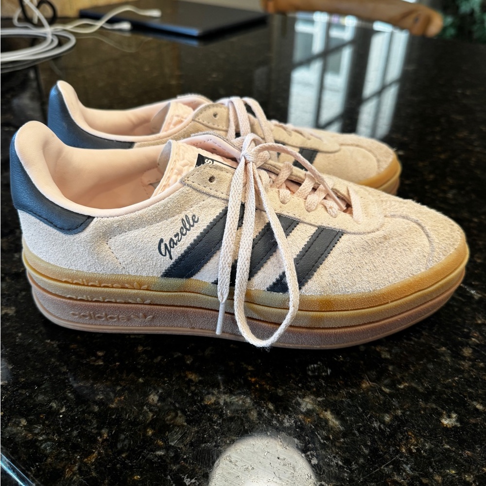 Women’s Adidas Gazelle light pink and navy Sneakers size 6